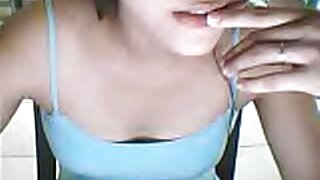 Bigtitted MILF يوجه محارم اجنبي المراهقين إلى الجنس الشرجي