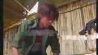 بيري تغرق خطوات كاي سكس اجنبى اخوات بينما يداها عالقتان في الحوض